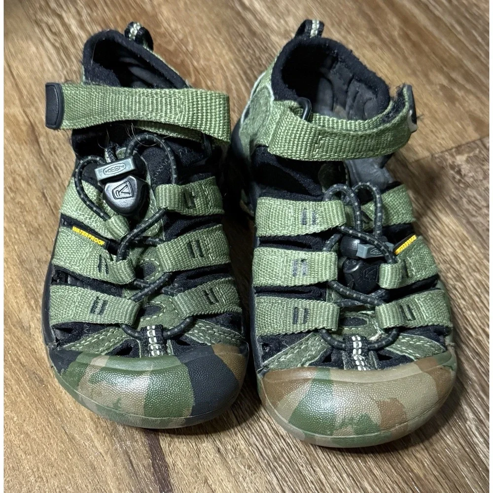 Keen Waterproof Newport H2 Sandals Water Shoe Toddler Size 10 Camo Green 1014240